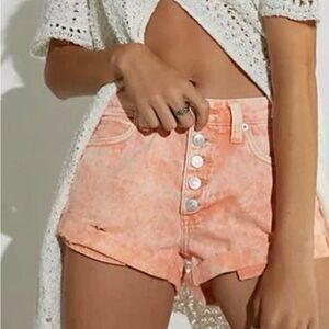 Free People We the Free Romeo Cuffed Cut-Off denim shorts size 30 Peach